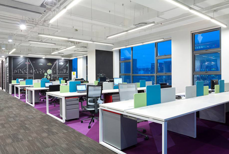 福冠辦公家具十五多年來，我們不止做好辦公家具，更專注于所有客戶辦公空間的解決方案。